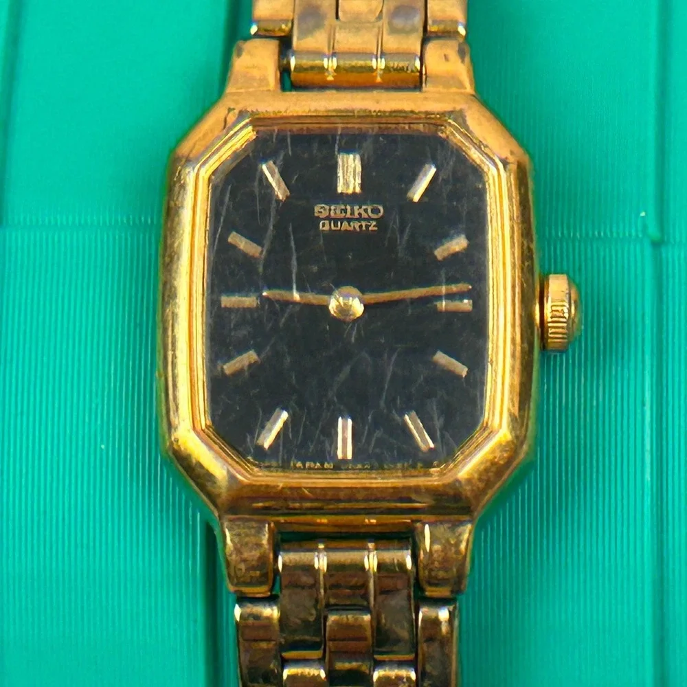 Seiko Quartz Ladies Watch Gold Tone Octagonal Black Dial V400-5608 Vintage
